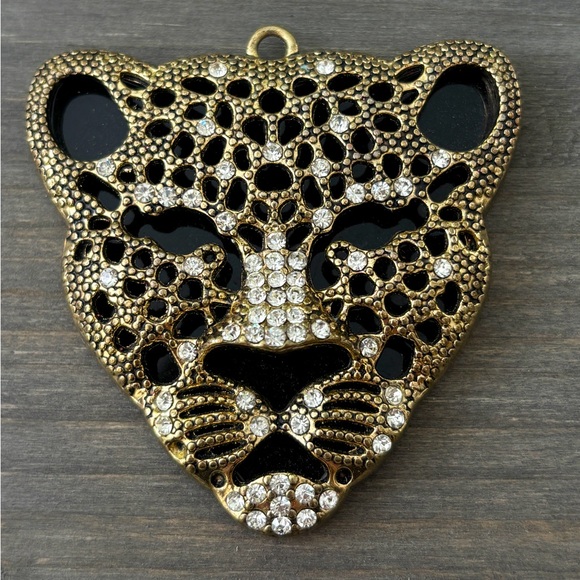 Leopard Tiger Face Rhinestone and Gold Pendant - Picture 1 of 6